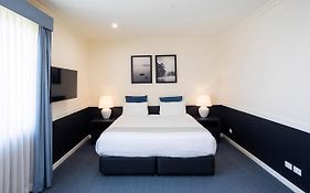 Hawkesbury Race Club Motel